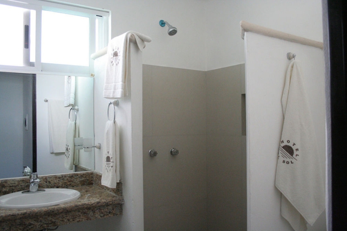 Imagen de la habitación del Hotel Del Sol, Puerto Cancún. Foto 5