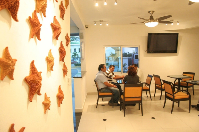 Imagen del bar/restaurante del Hotel Del Sol, Puerto Cancún. Foto 2