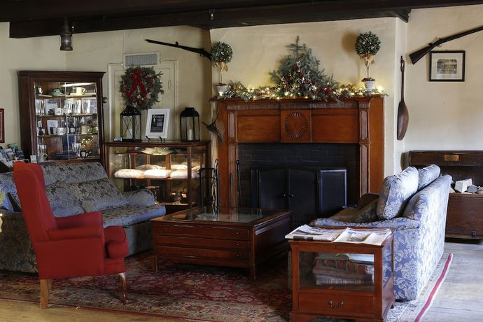 Imagen de los interiores del Hotel Delamater Inn. Foto 21