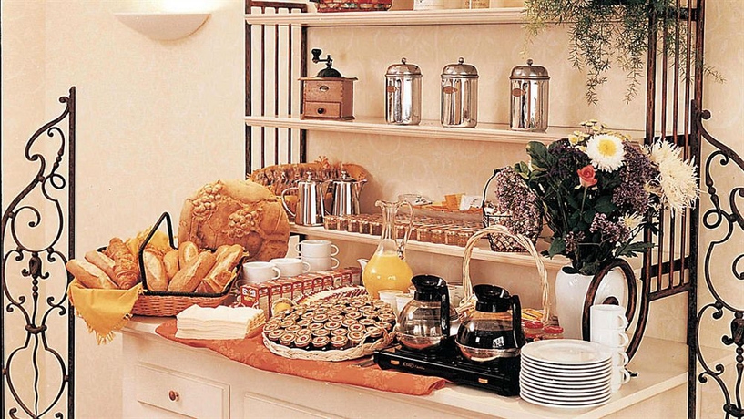 Imagen del bar/restaurante del Hotel Delambre. Foto 5