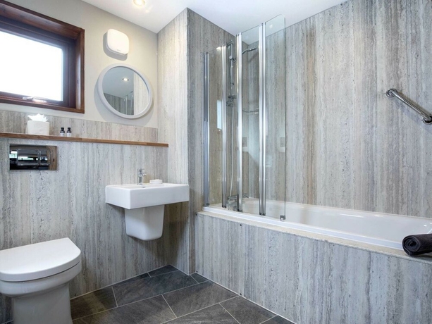 Imagen de los interiores del Hotel Delamere Forest - Forest Holidays. Foto 10