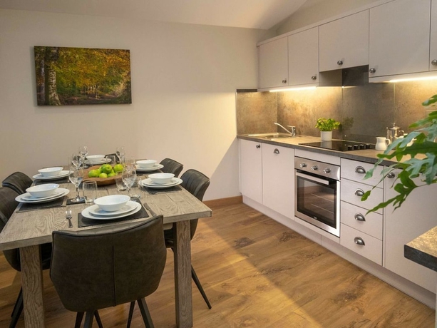 Imagen de los interiores del Hotel Delamere Forest - Forest Holidays. Foto 12