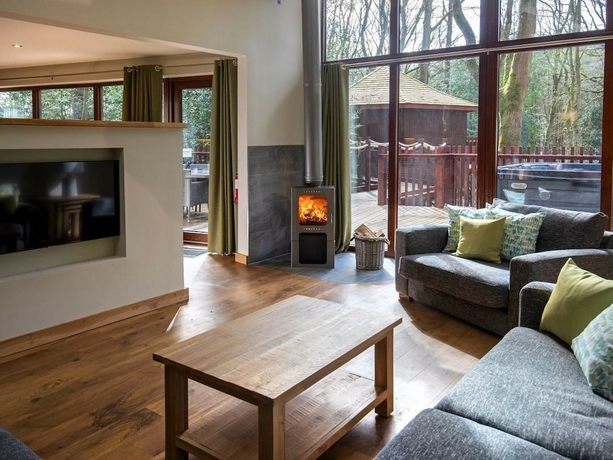 Imagen de los interiores del Hotel Delamere Forest - Forest Holidays. Foto 13