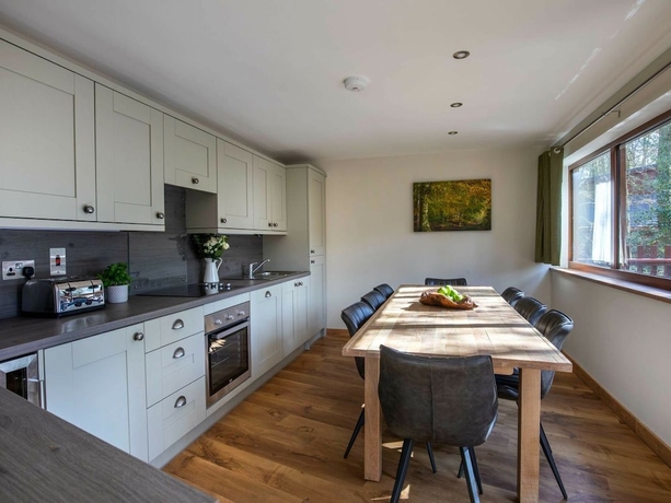 Imagen de los interiores del Hotel Delamere Forest - Forest Holidays. Foto 15
