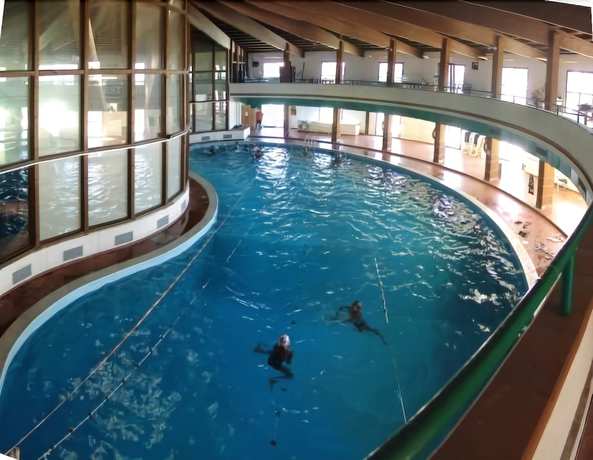 Imagen de la piscina del Hotel Delberg Palace. Foto 16