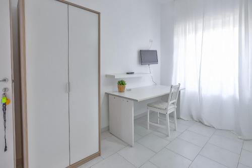 Imagen de la habitación del Hotel Delfa. Foto 8