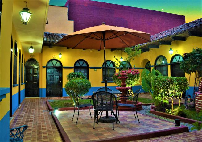 Imagen de los exteriores del Hotel Delf&iacute;n, Comit&aacute;n de Dom&iacute;nguez. Foto 16