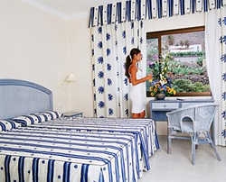 Imagen de la habitación del Hotel Delfin Bajamar. Foto 3