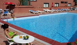 Imagen de la piscina del Hotel Delfin Bajamar. Foto 6