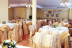 Imagen del bar/restaurante del Hotel Delfin Bajamar. Foto 2