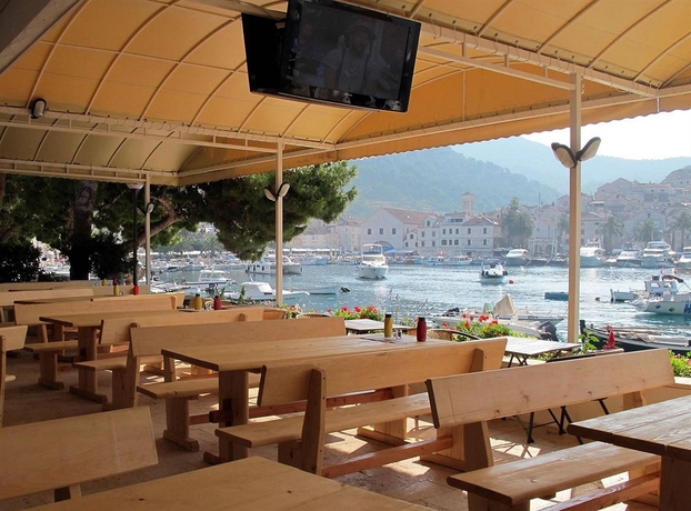 Imagen del bar/restaurante del Hotel Delfin Hvar. Foto 7