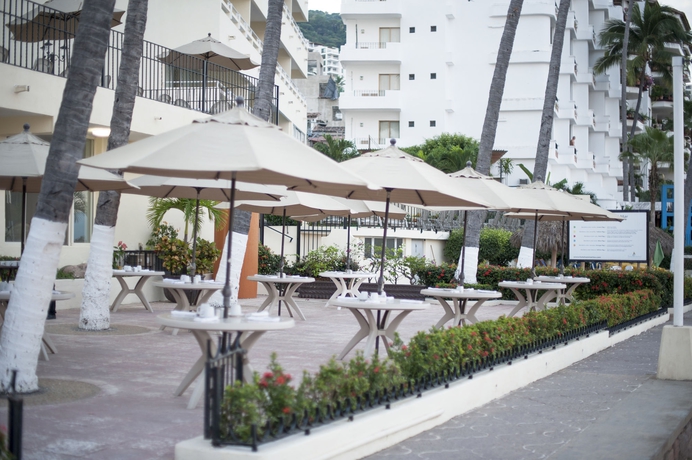 Imagen del bar/restaurante del Hotel Delfin PV Beach Resort. Foto 5