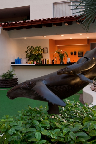 Imagen del bar/restaurante del Hotel Delfin PV Beach Resort. Foto 6