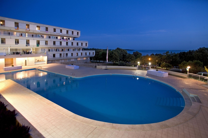 Imagen de la piscina del Hotel Delfin Plava Laguna. Foto 15