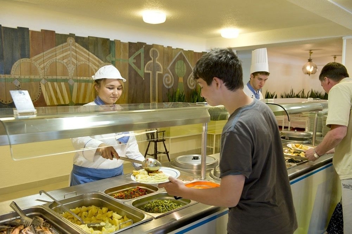 Imagen del bar/restaurante del Hotel Delfin Plava Laguna. Foto 2