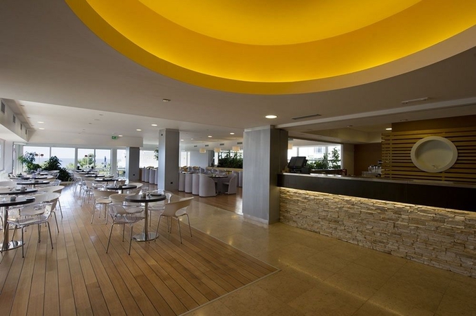 Imagen del bar/restaurante del Hotel Delfin Plava Laguna. Foto 3