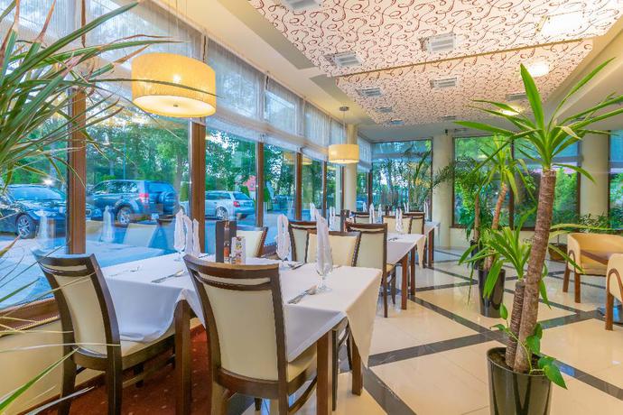 Imagen del bar/restaurante del Hotel Delfin Spa and Wellness. Foto 9