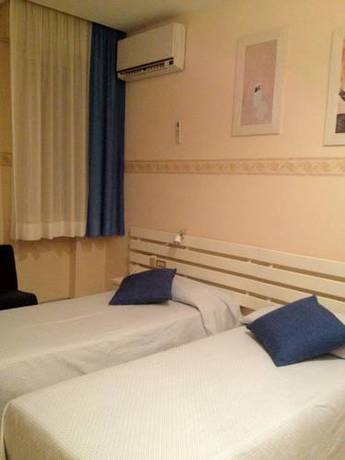 Imagen de la habitación del Hotel Delfina. Foto 3