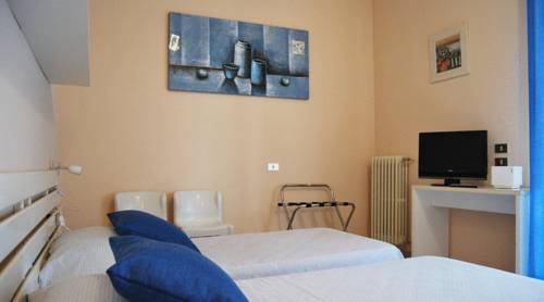 Imagen de la habitación del Hotel Delfina. Foto 13