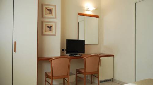 Imagen de la habitación del Hotel Delfina. Foto 15