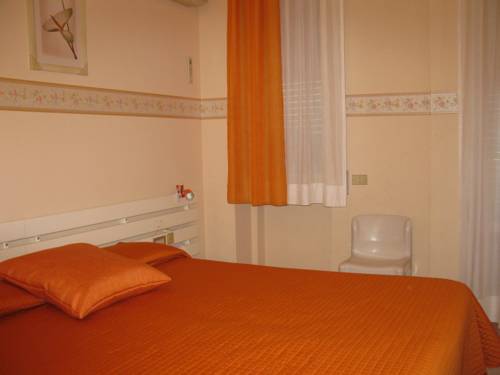 Imagen de la habitación del Hotel Delfina. Foto 16