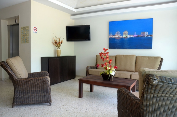 Imagen de los interiores del Hotel Delfines. Foto 17