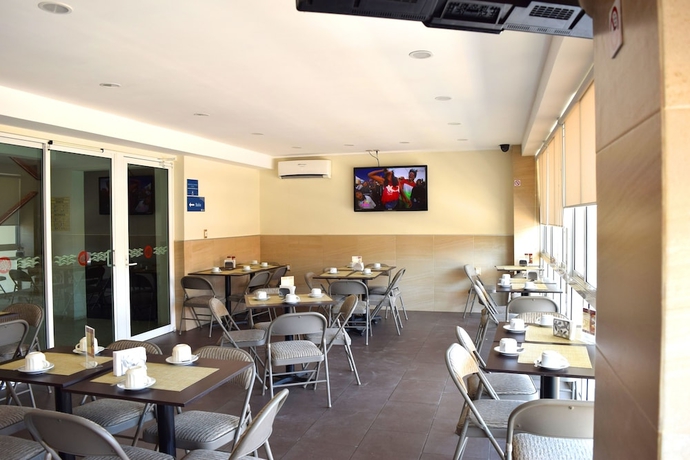 Imagen del bar/restaurante del Hotel Delfines. Foto 3