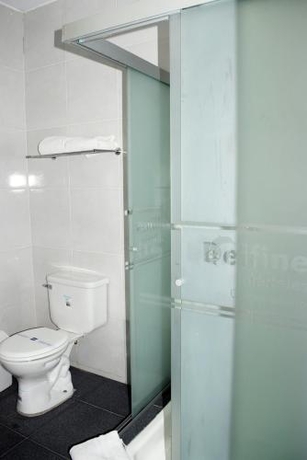 Imagen de la habitación del Hotel Delfineses. Foto 9