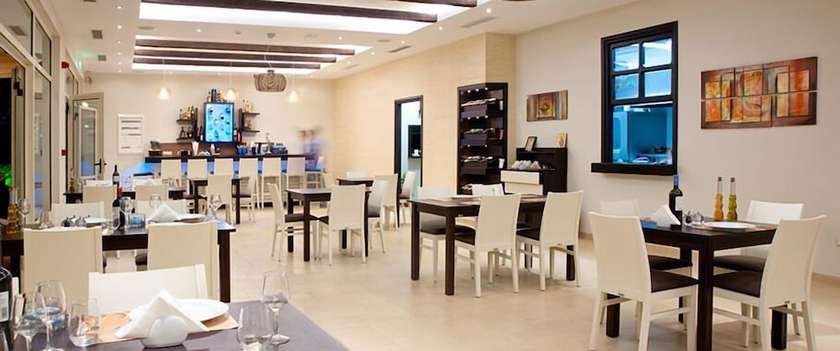 Imagen del bar/restaurante del Hotel Delfini Beach. Foto 4