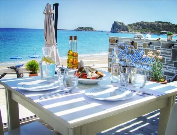 Imagen del bar/restaurante del Hotel Delfini Beach. Foto 10