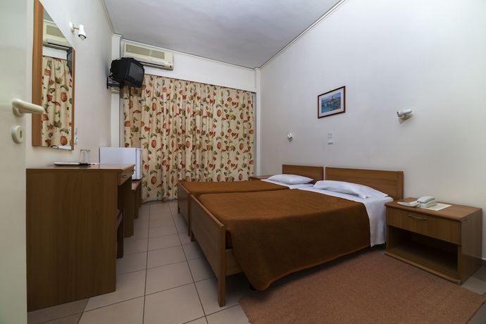 Imagen de la habitación del Hotel Delfini, Patras. Foto 6
