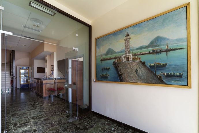 Imagen de los interiores del Hotel Delfini, Patras. Foto 17