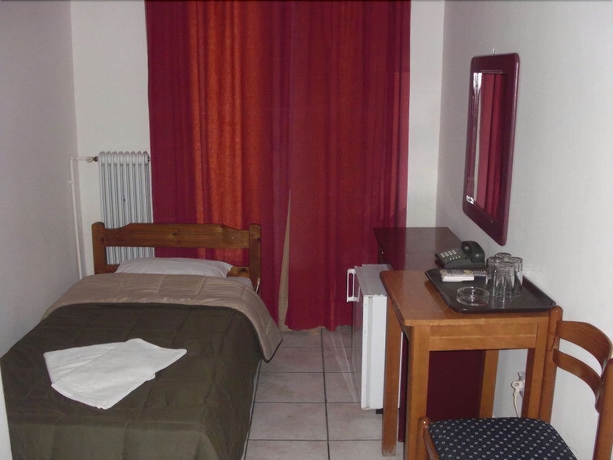 Imagen de la habitación del Hotel Delfini, Pireo. Foto 9