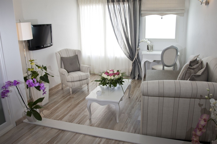 Imagen de los interiores del Hotel Delfini Villas. Foto 16