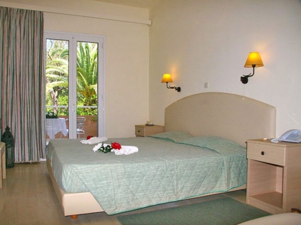 Imagen general del Hotel Delfinia. Foto 7