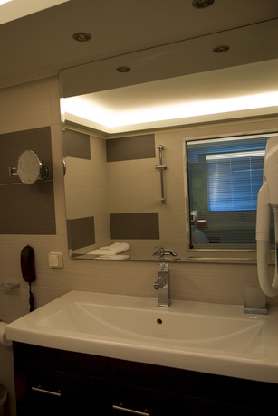 Imagen de la habitación del Hotel Delfinia Resort. Foto 7