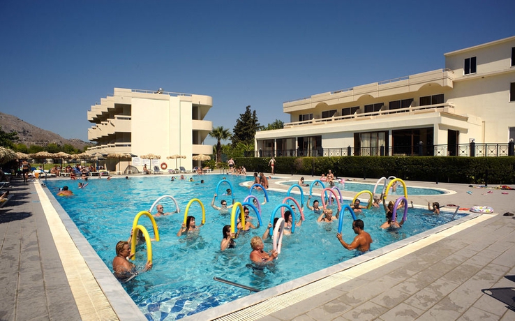 Imagen de la piscina del Hotel Delfinia Resort. Foto 15