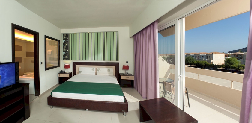 Imagen de la habitación del Hotel Delfinia Resort. Foto 9