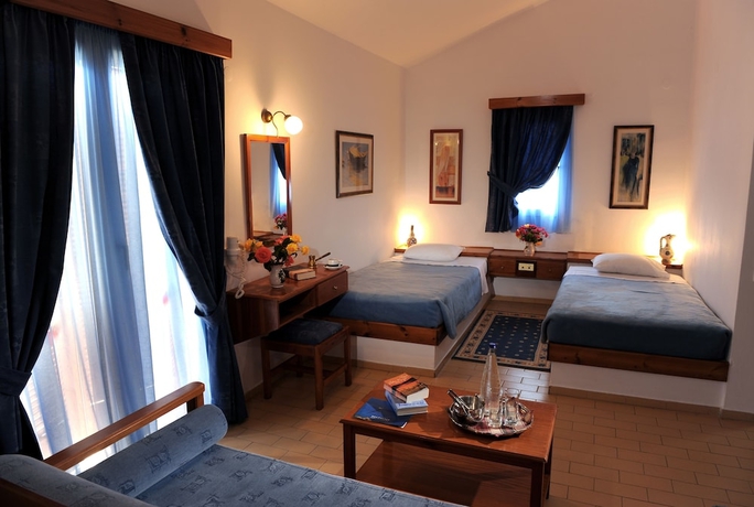 Imagen de la habitación del Hotel Delfinia and Bungalows. Foto 6