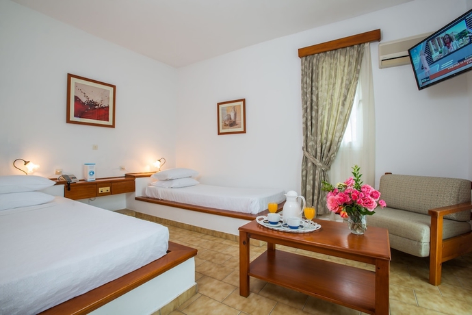 Imagen de la habitación del Hotel Delfinia and Bungalows. Foto 11