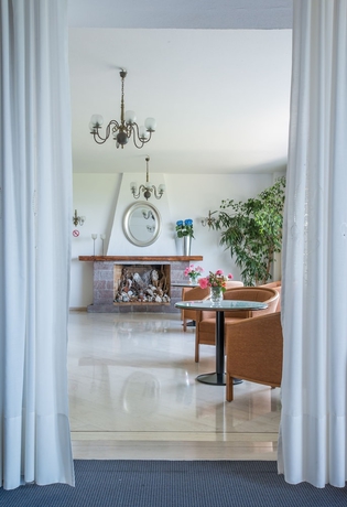 Imagen del bar/restaurante del Hotel Delfinia and Bungalows. Foto 2