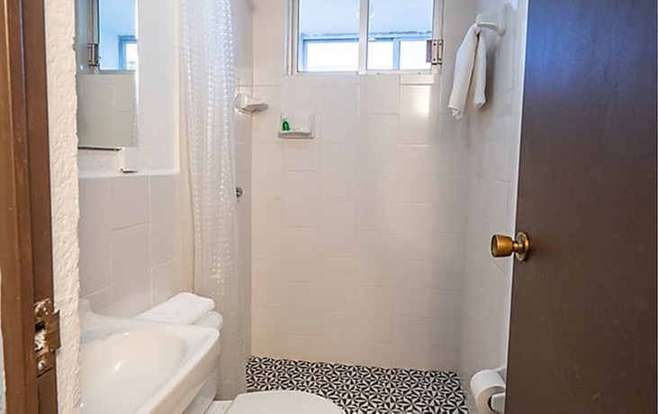 Imagen de la habitación del Hotel Delf-inn. Foto 14