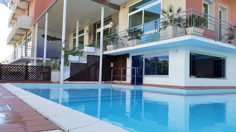 Imagen de la piscina del Hotel Delfino, Cervia. Foto 15