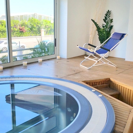 Imagen de la piscina del Hotel Delfino, Cervia. Foto 18