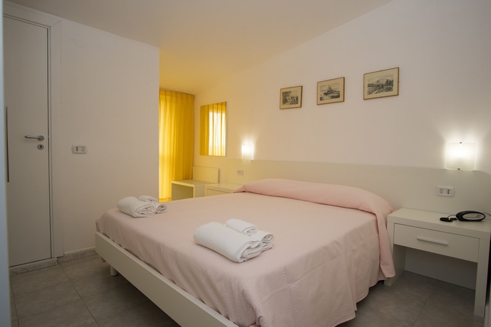 Imagen de la habitación del Hotel Delfino, Marina di Camerota. Foto 10