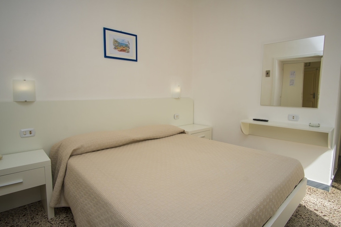 Imagen de la habitación del Hotel Delfino, Marina di Camerota. Foto 14