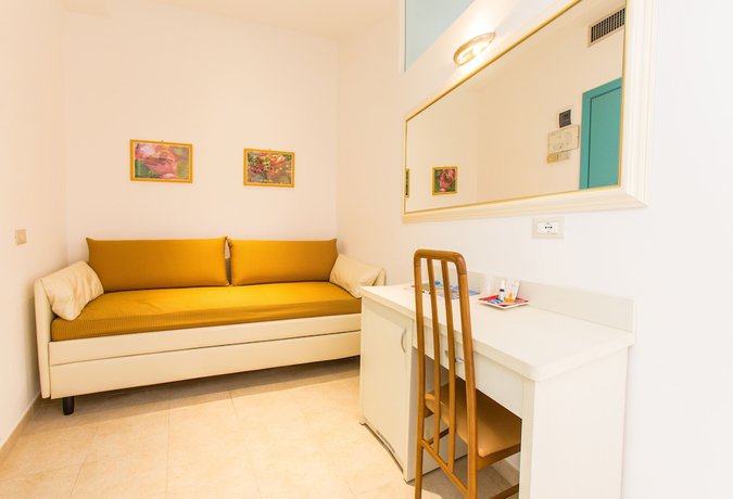 Imagen de la habitación del Hotel Delfino, Senigallia. Foto 9
