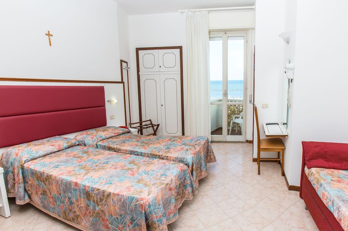 Imagen de la habitación del Hotel Delfino, Senigallia. Foto 12