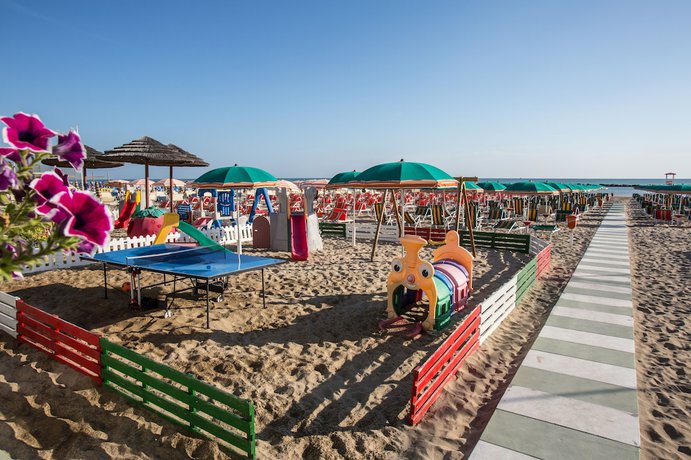 Imagen de los exteriores del Hotel Delfino, Senigallia. Foto 15