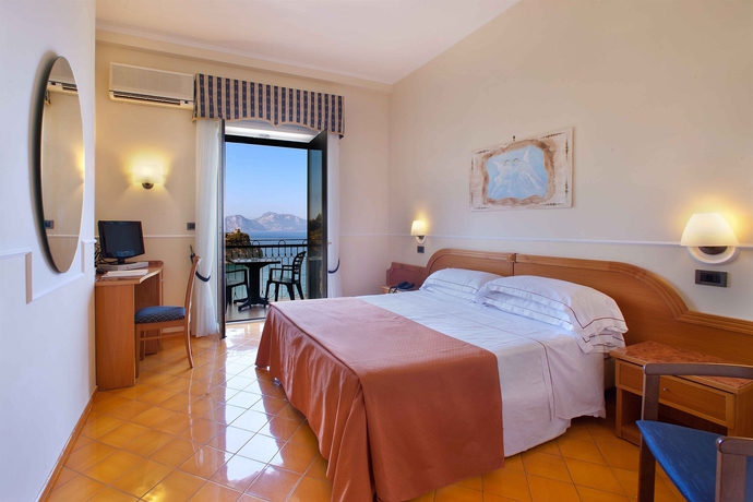 Imagen de la habitación del Hotel Delfino, Sorrento. Foto 5